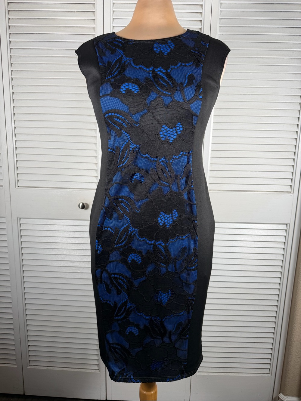 A.K.A. Posh NWOT Black Blue Floral Lace Sheath Pull-On Dress Size‎ Small